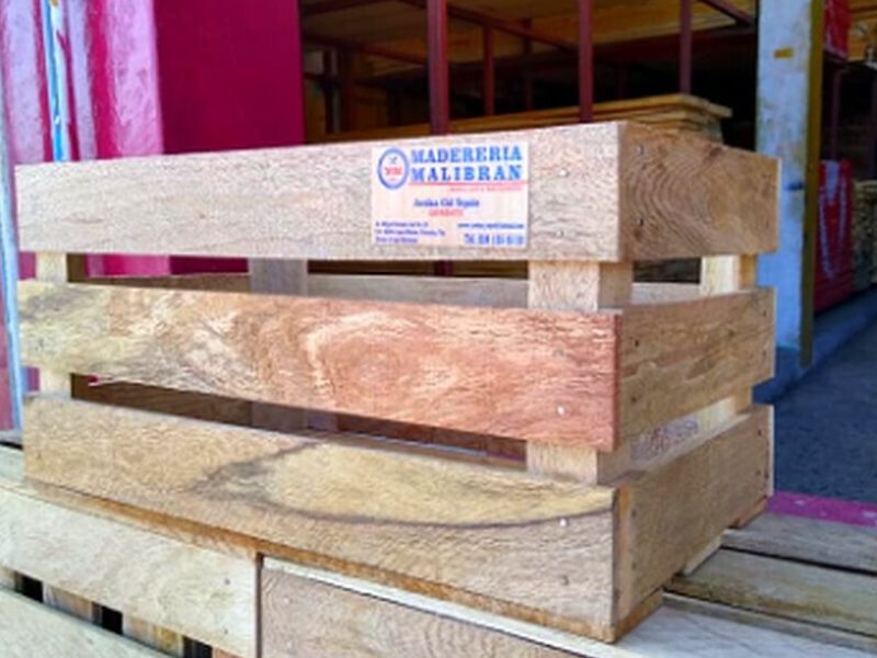 Caja madera pino México