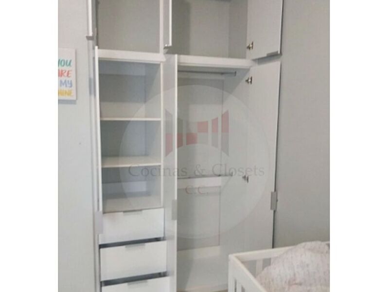 Clóset blanco madera