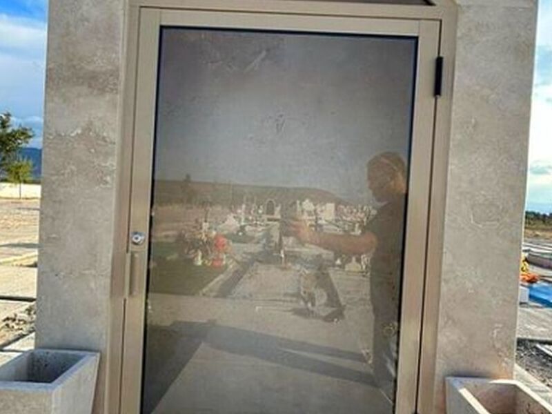 Puerta para nicho aluminio con vidrio Mexico 