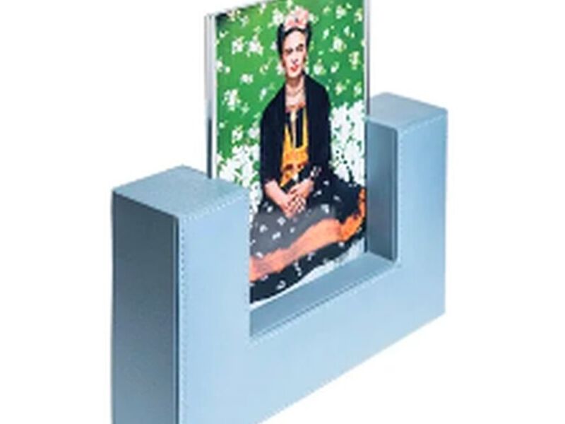 PORTA RETRATO EN U HECHO EN PIEL CON ACRÍLICO