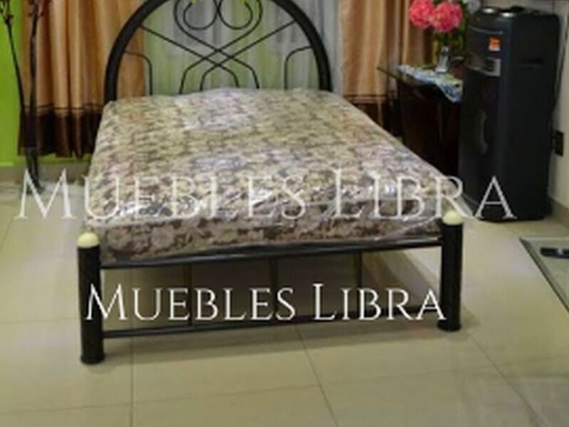 Cama con cabecera tubular México