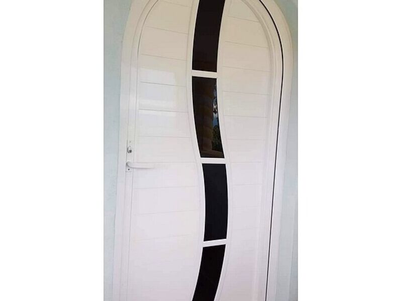 Puerta aluminio blanca Uruapan