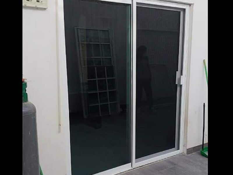 Puerta corrediza negra Mexico