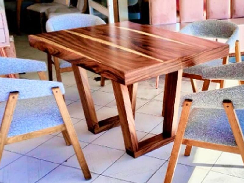 Comedor madera parota 4 sillas 
