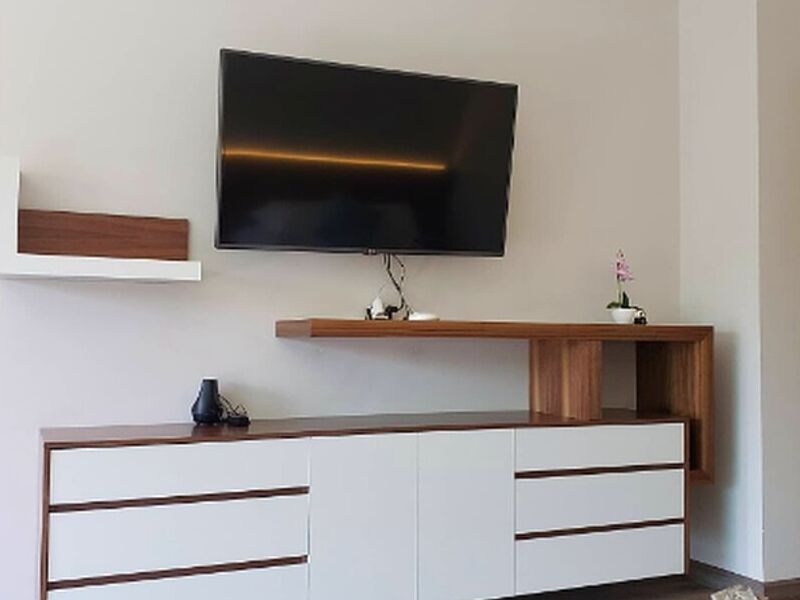 Mueble centro entretenimiento nogal natural 
