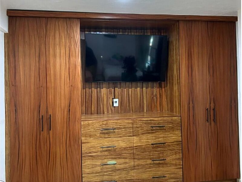 Closet con soporte televisión