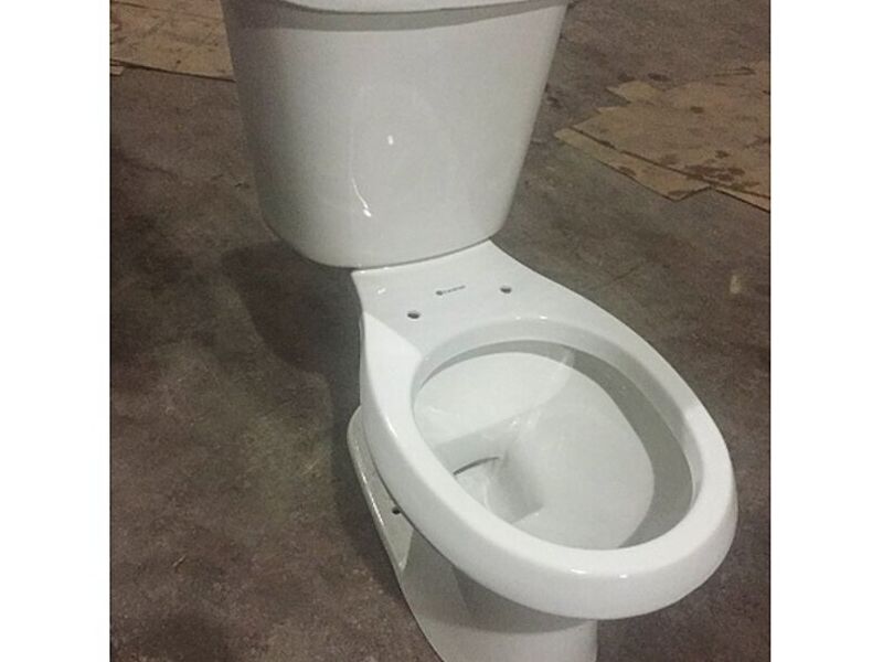 WC corto botón blanco