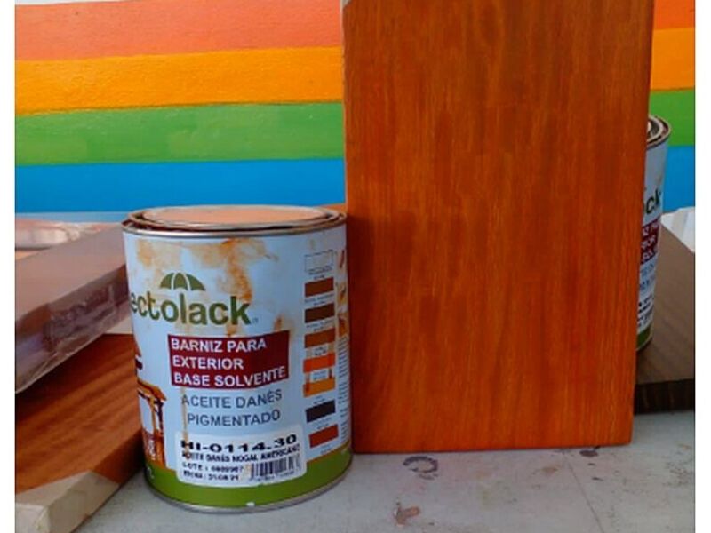 Barniz para exterior base solvente