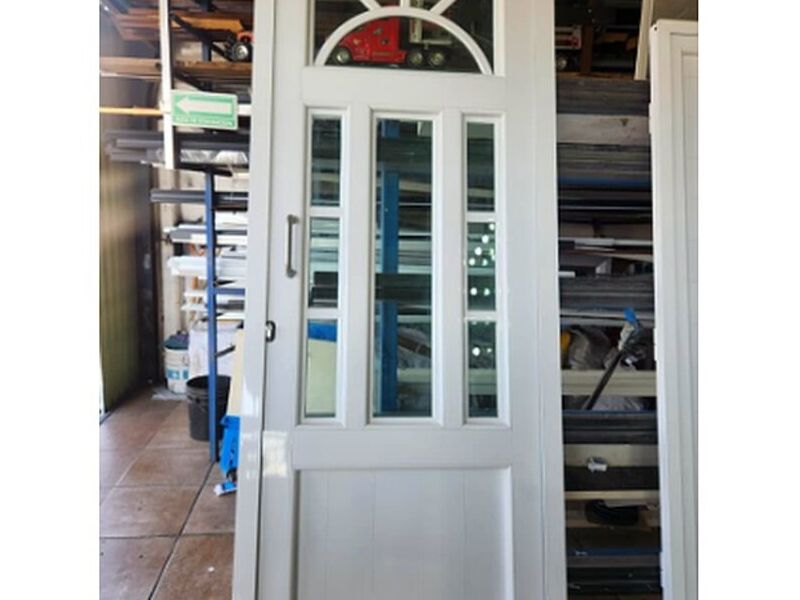 Puerta paso madera con vidrio templado blanco