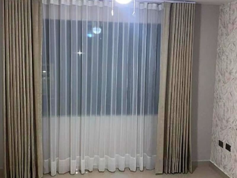 Cortina enrollable beige 