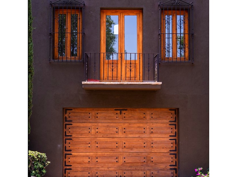 Puerta de madera para balcón