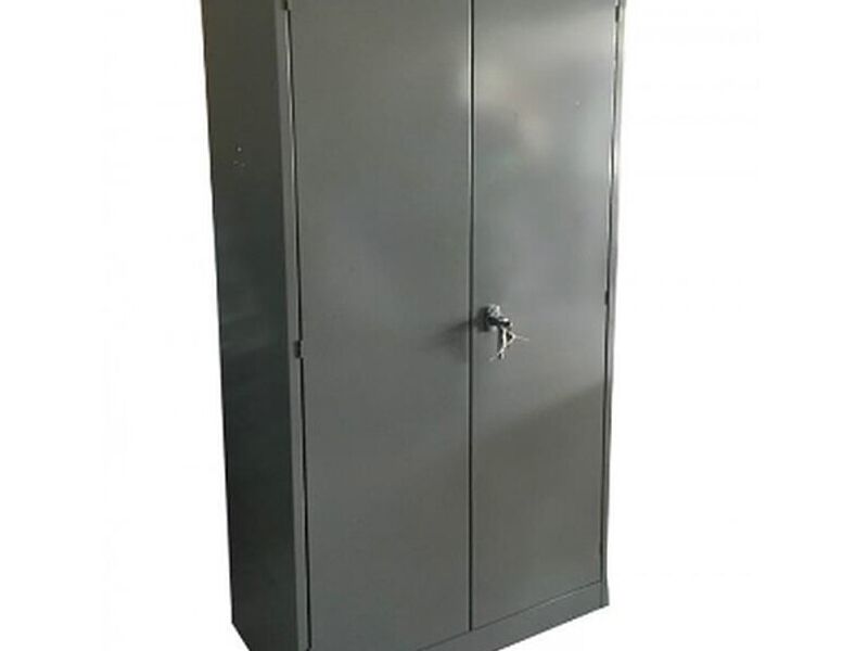 Gabinete metálico plateado