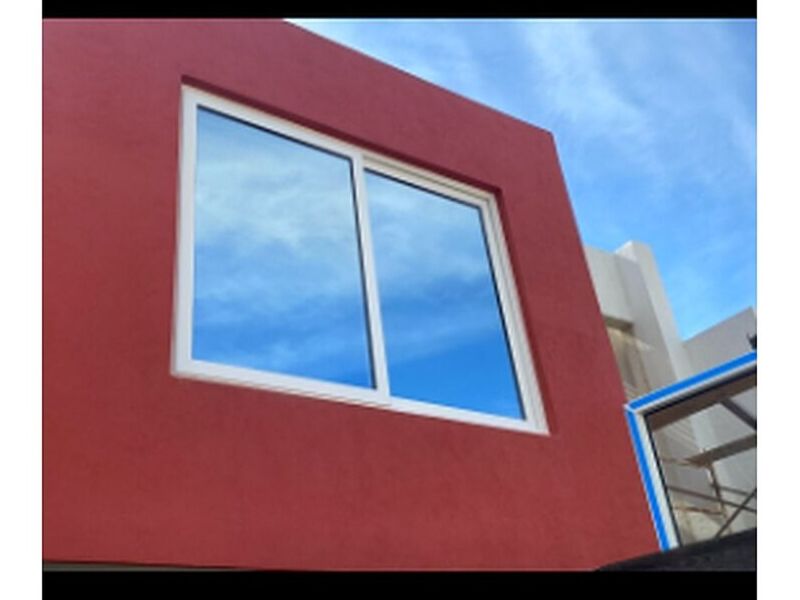 Ventana gris antiruido pvc Mexico