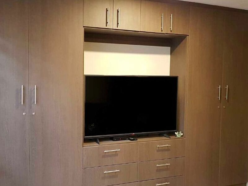 CLOSET CON ÁREA DE TV Mexico