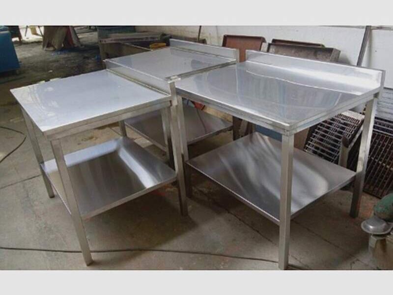 MESA CON RESPALDO