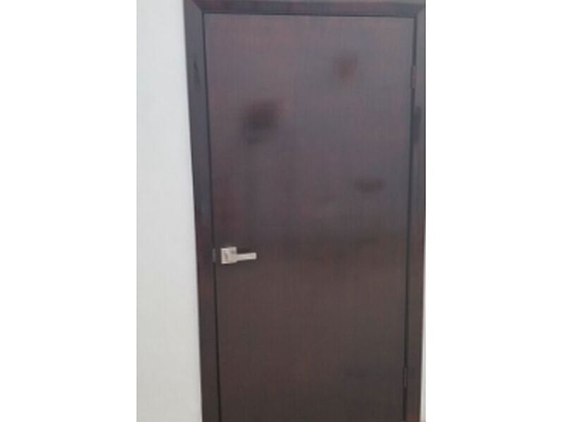Puerta principal color chocolate  México