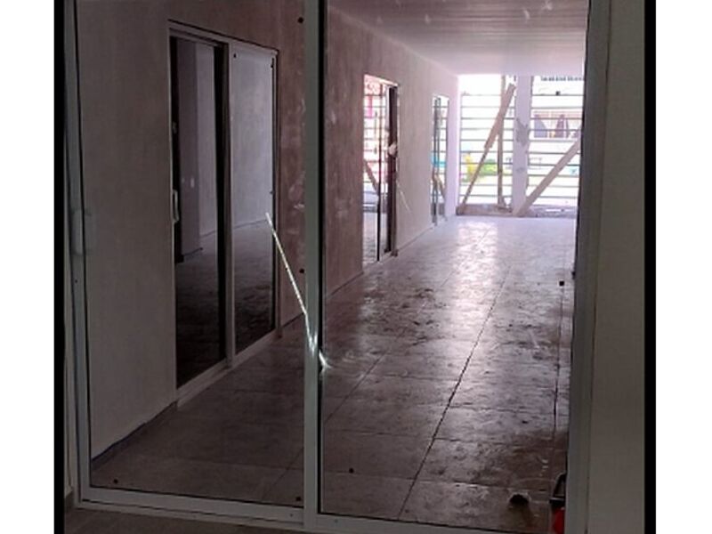 Puerta corrediza de aluminio-México