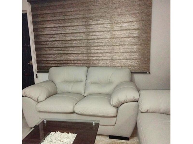 Cortina enrollable gris