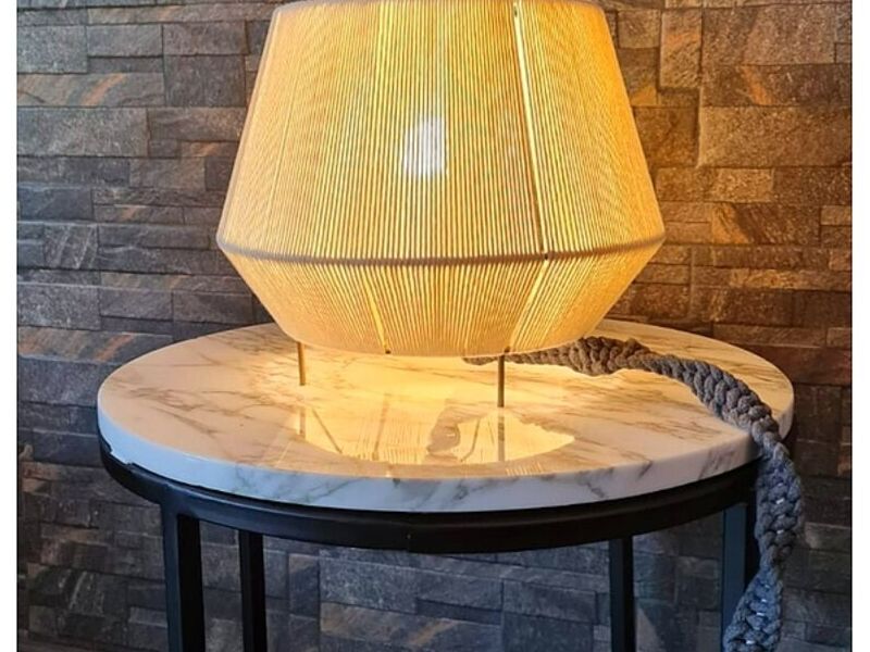Lámpara  tejida de mesa