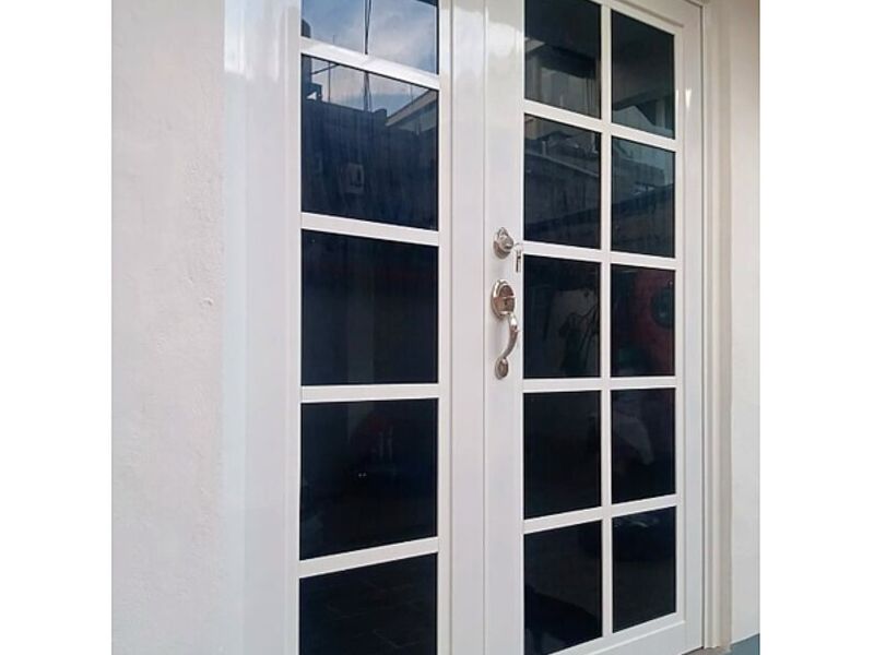 Puerta de aluminio y vidrio -CDMX