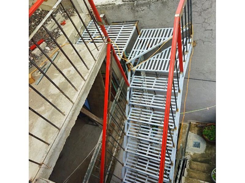 DISEÑO DE ESCALERAS DE ACERO