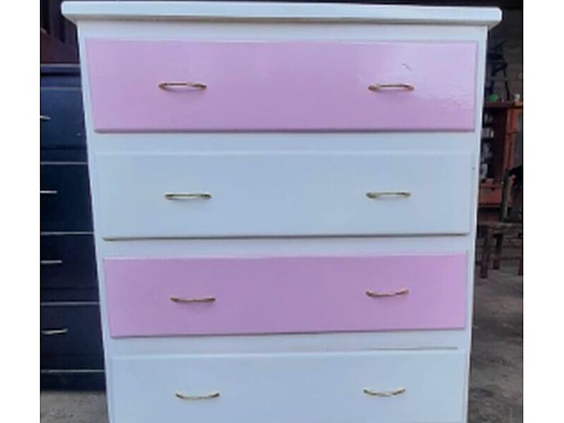 Cómoda color blanco y rosado México