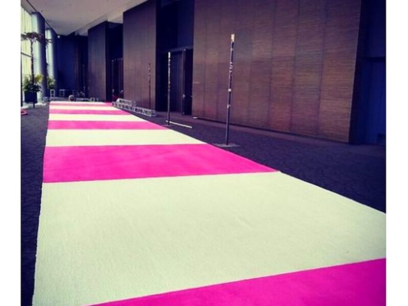 Alfombra blanca con rosado México