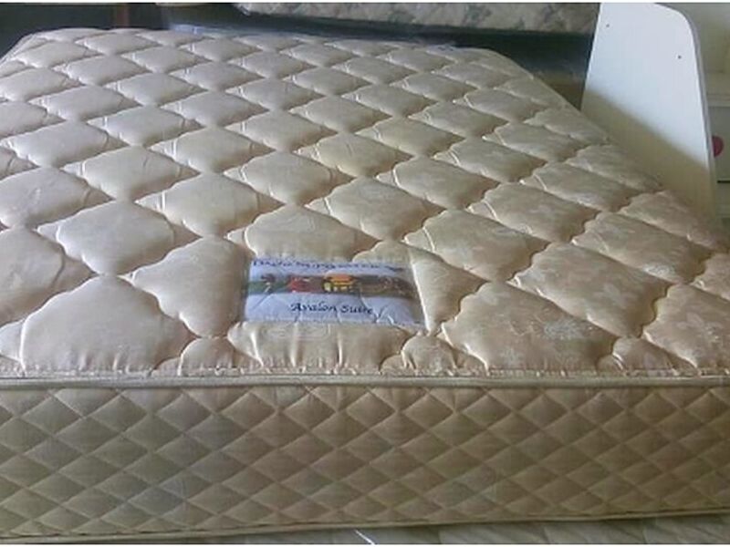 Colchón individual blanco hueso