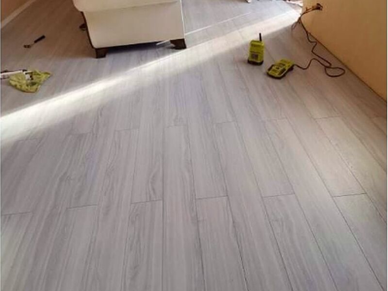 Piso laminado gris México