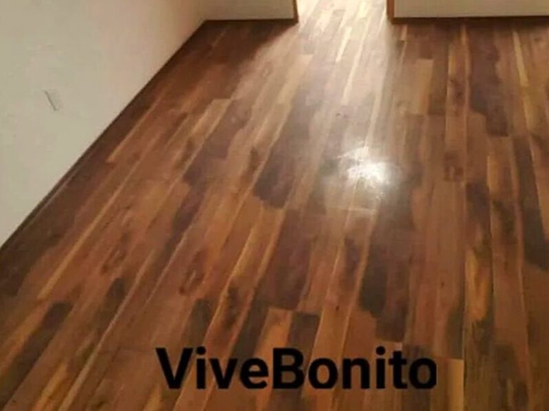 Piso laminado chocolate