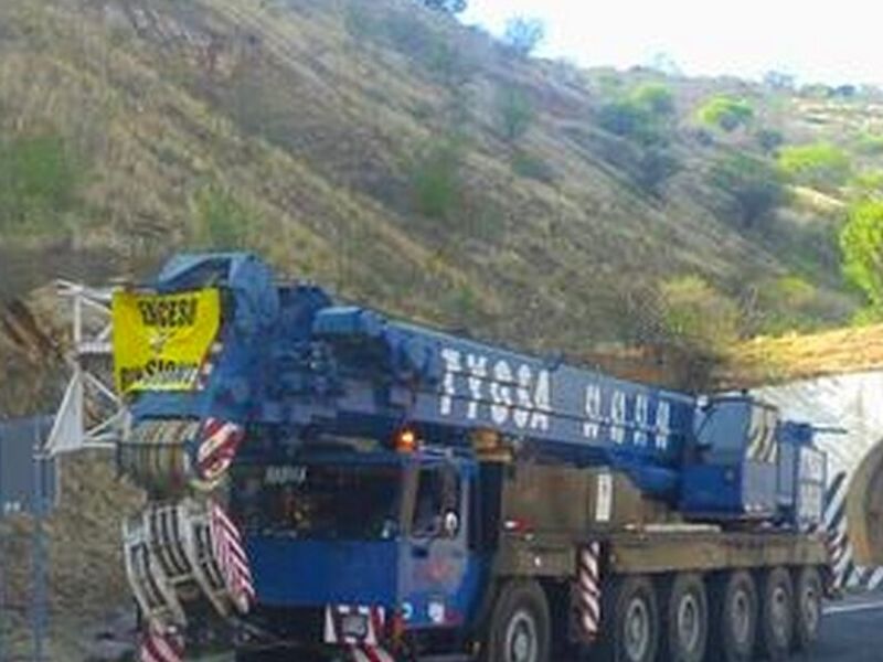 Grúa Liebherr LTM1160. Tlalnepantla